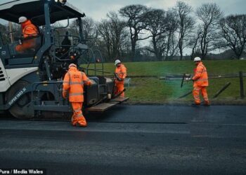 SKIM itu diuji pada jalan A487 sepanjang 2.25 kilometer (km) antara Cardigan dan Aberystwyth. - PURA