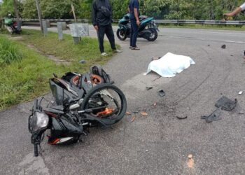 KEADAAN mayat mangsa selepas terlibat kemalangan dengan sebuah lori di 
di Jalan Kulim-Baling dekat simpang tiga Kampung Bagan Sena, Kulim  hari ini.