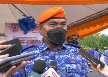 MOHTAR Samat ketika ditemui media selepas merasmikan Sambutan Hari Ulang Tahun Pertahanan Awam (HUTPA) Ke-70 di Kuching, hari ini.