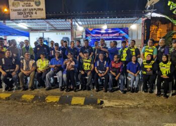 GABUNGAN KRT Taman Lestari Putra dan Kota Perdana, Seri Kembangan, Selangor bergambar bersama pihak polis IPD Serdang dalam Program Gerak Rahmah Jom Ronda SRS 2023.
