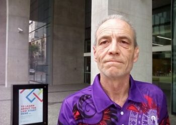SIMON DORANTE-DAY dakwa Putera Charles dan Camilla merupakan ibu dan bapa kandungnya. - FACEBOOK