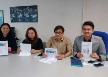 MICHAEL Tay Chee Boon (dua kanan) bersama wakil syarikat yang bersedia menawarkan peluang pekerjaan pasca Covid-19 mengadakan sidang akhbar di Johor Bahru, hari ini.
UTUSAN/KHAIRUL MOHD ALI