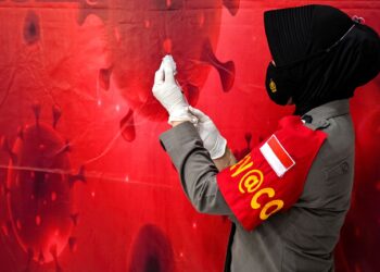 KEMENTERIAN Kesihatan akan menentukan lokasi yang mempunyai kadar imunisasi yang rendah sebelum diberikan vaksin Covid-19.-AGENSI