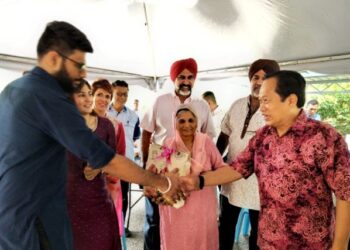 AHMAD MASLAN menghadiri Rumah Terbuka Deepavali Ketua MIC Bahagian Pontian, di Pontian.