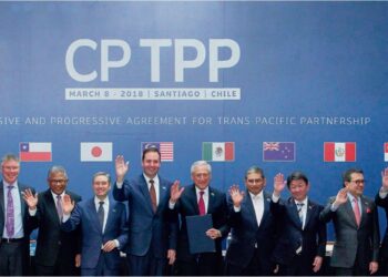 PARA pemimpin 11 negara Asia Pasifik bergambar selepas majlis menandatangani Perjanjian Komprehensif dan Progresif bagi Perkongsian Trans-Pasifik (CPTPP) di Santiago, Chile pada 8 Mac 2018. – GAMBAR FAIL/AFP
