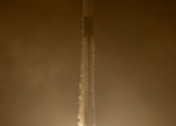 ROKET Falcon 9 milik SpaceX yang membawa DART dilancarkan dari Pangkalan Angkatan
Angkasa Vanderberg
di California. – AFP