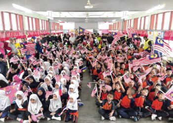 KERJASAMA semua pihak  termasuk guru,  Polis Diraja Malaysia (PDRM), Agensi Antidadah Kebangsaan (AADK), persatuan ibu bapa dan guru (PIBG) serta masyarakat menyumbang kepada kesejahteraan dan keselamatan anak-anak.