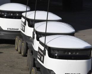 ROBOT-robot yang membawa barangan runcit dilepaskan secara bebas di jalan-jalan Greater Manchester-AGENSI