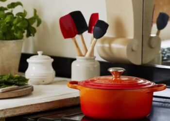 LE Creuset menasihatkan pelanggan agar tidak memasak menggunakan minyak zaitun kerana boleh merosakkan kuali. - AGENSI