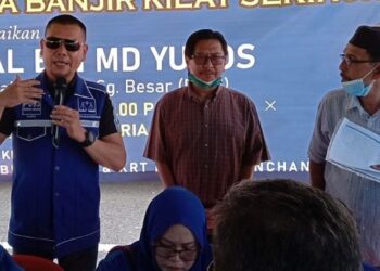 JAMAL Yunos berucap dalam Majlis Sumbangan Prihatin UMNO Bahagian Sungai Besar dekat Sekinchan di Sabak Bernam, Selangor, hari ini.