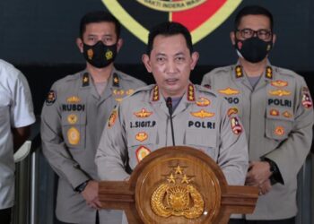 KETUA Polis Indonesia, Listyo Sigit Prabowo (tengah). - AGENSI