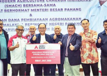 WAN Rosdy Wan Ismail pada majlis penyerahan Dana Pembiayaan Agromakanan Keluarga Malaysia dan Dana Pembiayaan Agromakanan 2 peringkat negeri Pahang di Cameron Highlands.