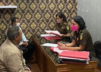 KEDUA-DUA suspek kini ditahan polis dan bakal dibicarakan di mahkamah dalam masa terdekat. - AGENSI