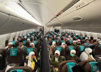 SEORANG bakal jemaah meninggal dunia dalam pesawat ketika perjalanan ke tanah suci. - AGENSI