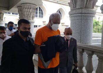 SEORANG broker ditahan SPRM berhubung  kontrak perolehan projek kapal LCS di Mahkamah Majistret Putrajaya.
