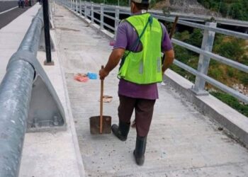 MBPP kesal dengan tindakan pengguna jalan raya yang membuang sampah ketika memberhentikan kenderaan masing-masing di bahu Jalan Berkembar, Jalan Paya Terubong (Jalan Bukit Kukus), Pulau Pinang.