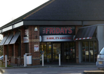 JESSI FERGUSON diminta menyusu bayinya di tandas OKU di sebuah restoran TGIF. - EVENING GAZETTE     