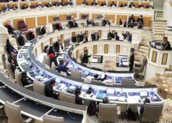 SERAMAI 19 Ahli Dewan Undangan Negeri (ADUN) menyokong usul RUU Enakmen Perbadanan Kemajuan Negeri Melaka pada hari kedua Sidang DUN Melaka di Seri Negeri, Ayer Keroh, Melaka. - UTUSAN/RASUL AZLI SAMAD