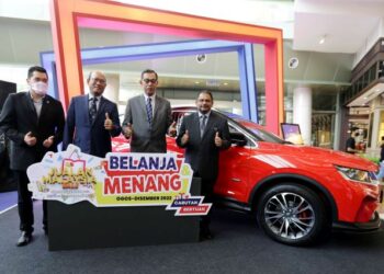 ROSOL Wahid (dua kanan) merasmikan Majlis Pra Pelancaran Cabutan Bertuah Belanja Dan Menang Program Jualan Malaysia Tahun 2022 di Putrajaya. - UTUSAN/FAISOL MUSTAFA