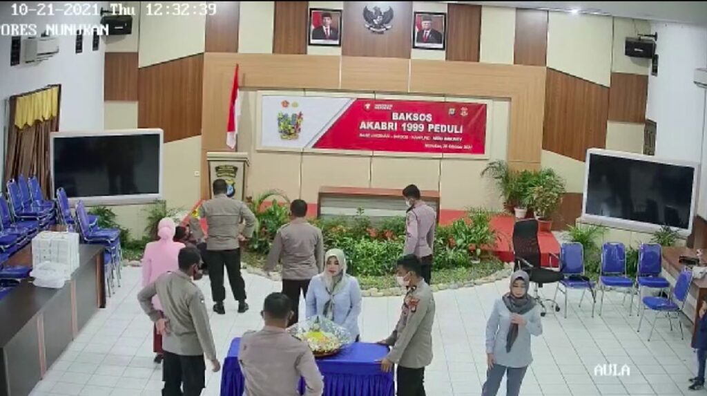 Ketua polis belasah anak buah sebab masalah Zoom