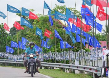 PELABUR dilaporkan mengambil sikap tunggu dan lihat Pilihan Raya Umum Ke-15 yang bakal diadakan, sebelum membuat pelaburan selanjutnya. – GAMBAR HIASAN