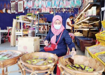 MASIH ramai pengusaha PMKS tidak mampu menaik taraf operasi mereka yang terjejas akibat pandemik dan kemelut ekonomi. - GAMBAR HIASAN