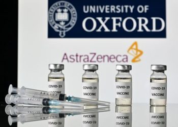 SUKARELAWAN menerima dos vaksin lebih rendah dilindungi lebih baik berbanding mereka diberi dua dos penuh. - AFP