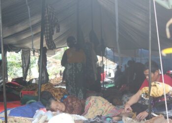 KEADAAN mangsa gempa bumi di Jawa Barat yang masih tinggal di khemah pemindahan di kawasan Nagrak di Cianjur.-AGENSI