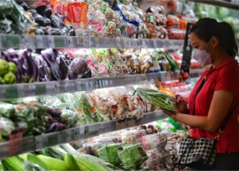 KADAR inflasi pada 2022 meningkat pada 3.3 peratus berbanding 25 peratus direkodkan pada 2021. - GAMBAR HIASAN