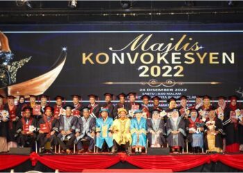 SEBAHAGIAN graduan yang diraikan pada Majlis Konvokesyen REA Tahun 2022 di Kota Bharu, Kelantan.