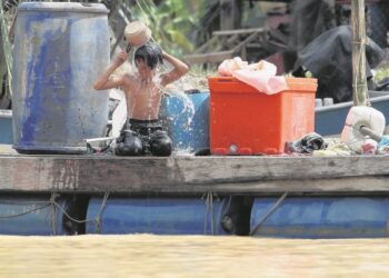 BANYAK janji Pas semasa kempen pilihan raya umum dahulu gagal ditunaikan sehingga kini termasuk penyediaan bekalan air bersih yang mencukupi. – UTUSAN