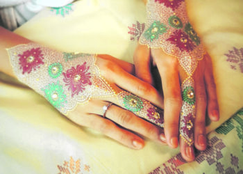 Inai merupakan perhiasan wanita