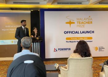 Samuel Isaiah mengacarakan majlis pelancaran Malaysia Teacher Prize pagi tadi.