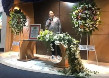 BALTAZAR LEMOS muncul di majlis pengebumian palsu dirinya yang diadakan di sebuah gereja di Curitiba.-AGENSI