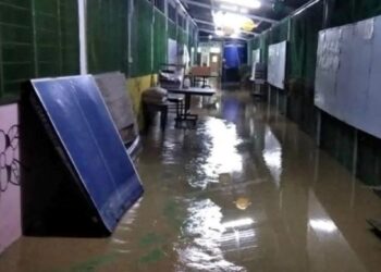 SEKOLAH yang dinaiki air di SJKC Sin Boon, Sipitang, Sabah