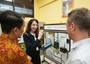 WAKIL Kementerian Pendidikan, Kebudayaan, Penyelidikan, dan Teknologi bersama kakitangan Kedutaan Perancis di Indonesia mengadakan lawatan di BBPPMPV BMTI di Cimahi, Jawa Barat kelmarin.-AGENSI