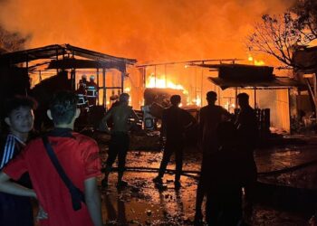 KEBAKARAN yang memusnahkan 15 buah rumah setinggan di Lorong Saga, Kampung Likas, Kota Kinabalu semalam