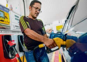 KENAIKAN harga minyak memberi pelbagai impak kepada kelangsungan hidup masyarakat.