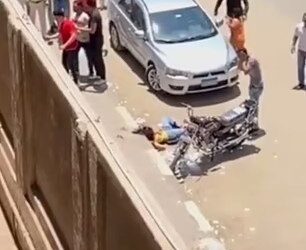 TANGKAP layar rakaman menunjukkan Mohamed Adel menyerang Naira di luar kampus Universiti Mansoura berhampiran Delta Nil pada 20 Jun lalu. - AGENSI
