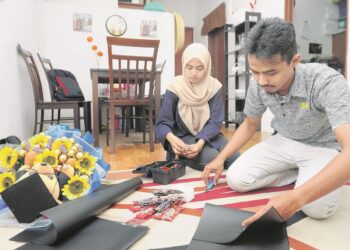 KEKURANGAN  pekerjaan bersesuaian dengan kelulusan, memaksa siswazah melakukan apa sahaja pekerjaan untuk menampung kos hidup. – GAMBAR HIASAN