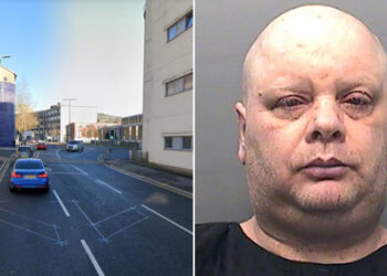 DAVID HAMPSON menghalang laluan dengan berdiri di tengah-tengah jalan di Swansea.-AGENSI