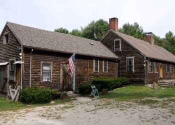 RUMAH ladang menjadi inspirasi pembikinan filem The Conjuring dijual pada harga AS$1.2 juta (RM5.02 juta). - KRIS CRAIG/THE PROVIDENCE JOURNAL