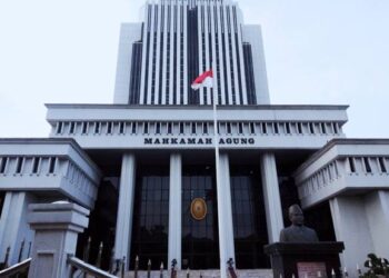 SURUHANJAYA Kehakiman mengenal pasti 150 hakim di Jawa Timur yang melanggar kod etika kehakiman. – AGENSI