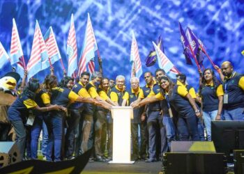 MAJLIS pelancaran Briged MIC oleh Ismail Sabri Yaakob di Kuala Lumpur pada 18 September lalu. – UTUSAN/SHIDDIEQIIN ZON