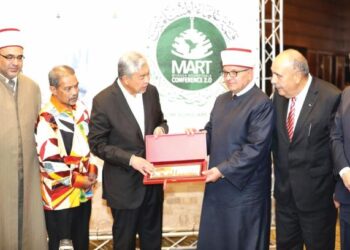 MEMBUAT liputan Sidang Kemuncak Ulama Islam Sedunia 2022 baru-baru ini mengingatkan penulis bahawa isu di Palestin tidak mustahil boleh berlaku di negara kita. – FACEBOOK ZAHID HAMIDI