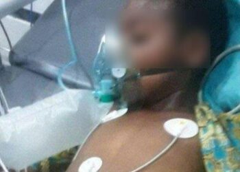 KEADAAN mangsa selepas dimasukkan ke Hospital Kalabahi, Alor.-AGENSI