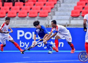 Kapten Malaysia, Muhammad Marhan Mohd Jalil cuba menghalang pergerakan pemain Korea Selatan dalam aksi pertama Super 4 Piala Asia 2022 di Jakarta, Indonesia- Gambar FB MHC