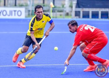 Kapten Malaysia, Muhammad Marhan Mohd Jalil diasak oleh pemain Oman dalam perlawanan pertama Kumpulan B Hoki Piala Asia 2022- Gambar FB MHC