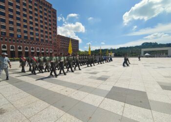RAPTAI Istiadat Mengarak panji-panji Yang di-Pertuan Agong, Al-Sultan Abdullah Ri'ayatuddin Al-Mustafa Billah Shah di Dataran Pahlawan Negara, Putrajaya., hari ini.