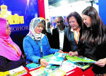 RISALAH yang menarik dan teratur akan
memudahkan pelancong mendapat maklumat
mengenai sektor pelancongan negara. - GAMBAR HIASAN